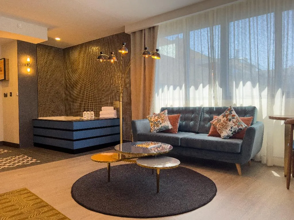 SUITE WITH VIEWS Room, Hotel Indigo Madrid - Gran Via, Madrid