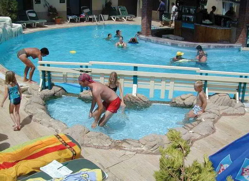 Pool, Rayon Apart, Dalaman