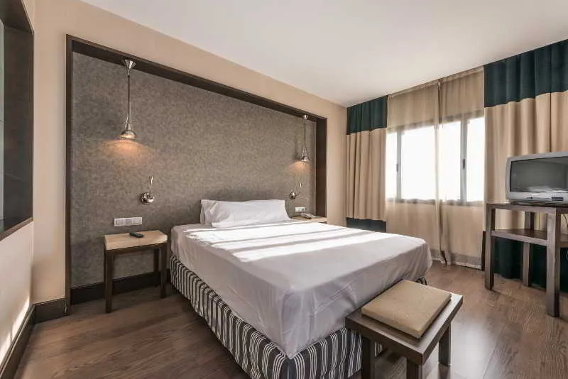 DOUBLE SINGLE USE STANDARD Room, Mercader, Madrid