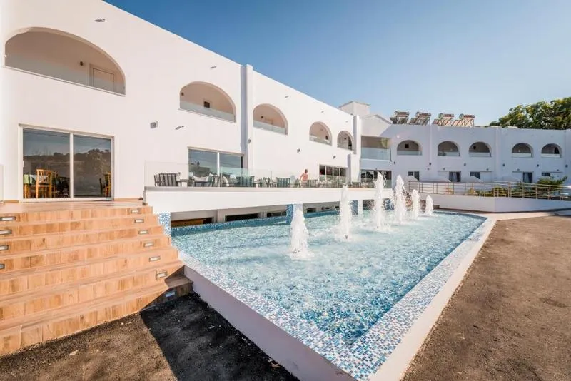 Pool, Belmare, Rhodes