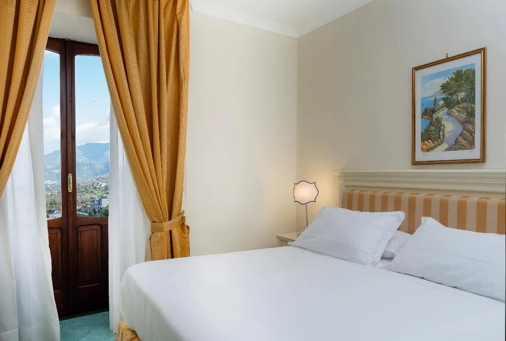 Double or Twin DELUXE SEA VIEW WITH BALCONY Room, Hotel Jaccarino, Naples
