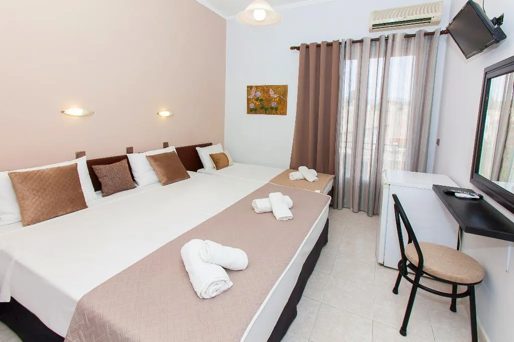 TRIPLE KING SIZE BED Room, Hotel Electra, Athens