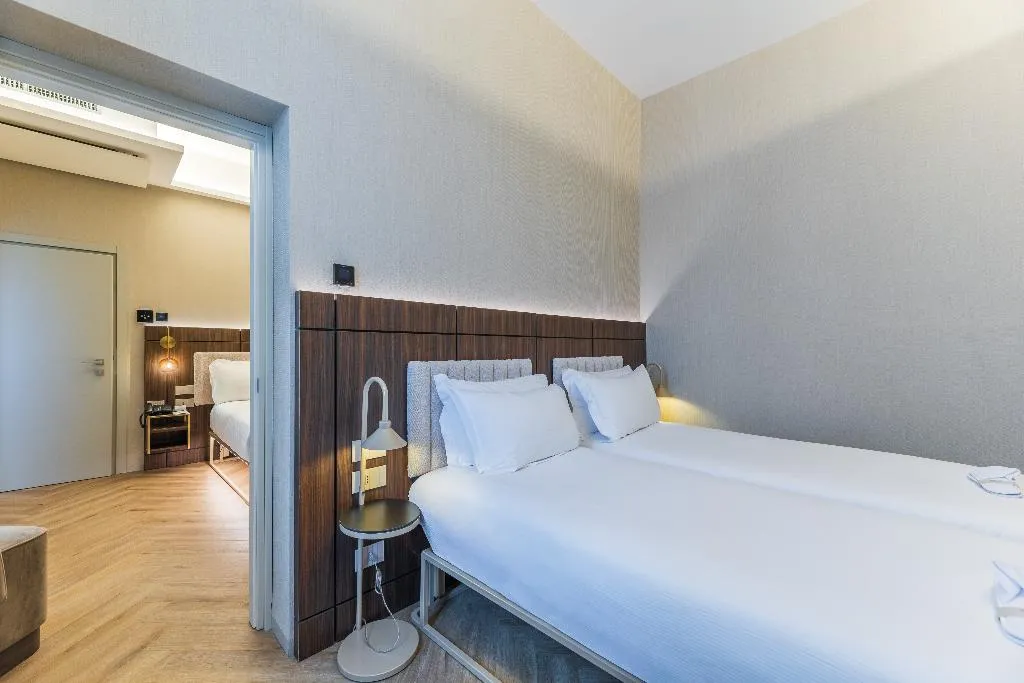 FAMILY ROOM STANDARD Room, Hotel Raffaello, Sure Hotel Collection by Best Wes, Rome