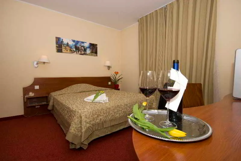 Room, Major, Krakow