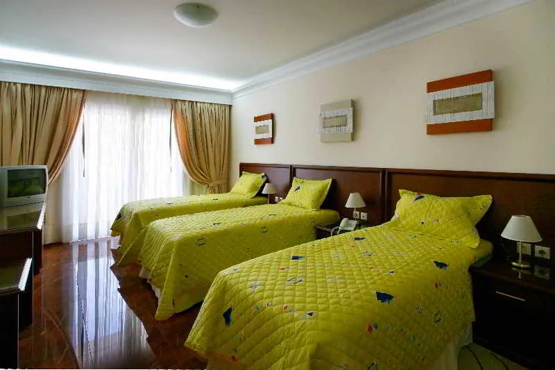 Room, Porto Alegre, Crete