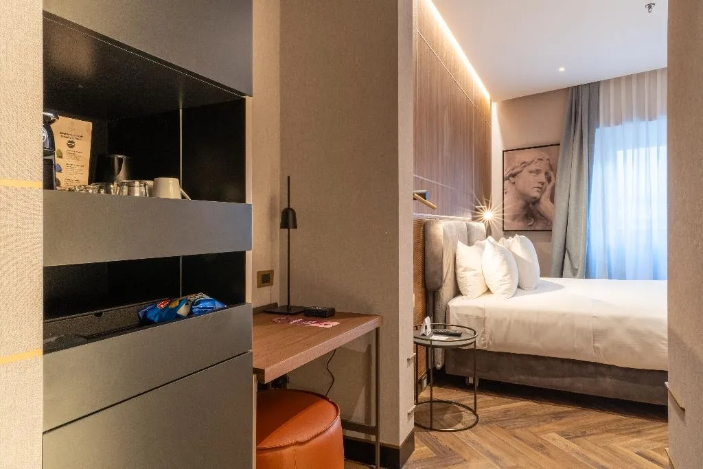 DOUBLE SUPERIOR Room, Hotiday Roma Trevi, Rome