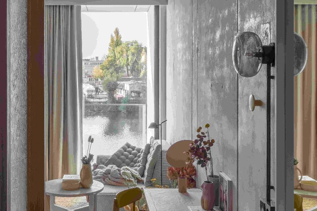 STUDIO RIVER VIEW Room, Locke at East Side Gallery, Friedrichshain, Berlin
