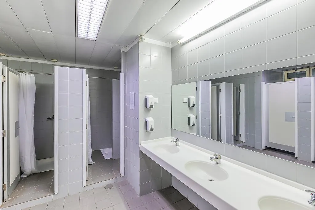 TWIN WITH SHARED BATHROOM Room, HI Porto - Youth Hostel, Porto