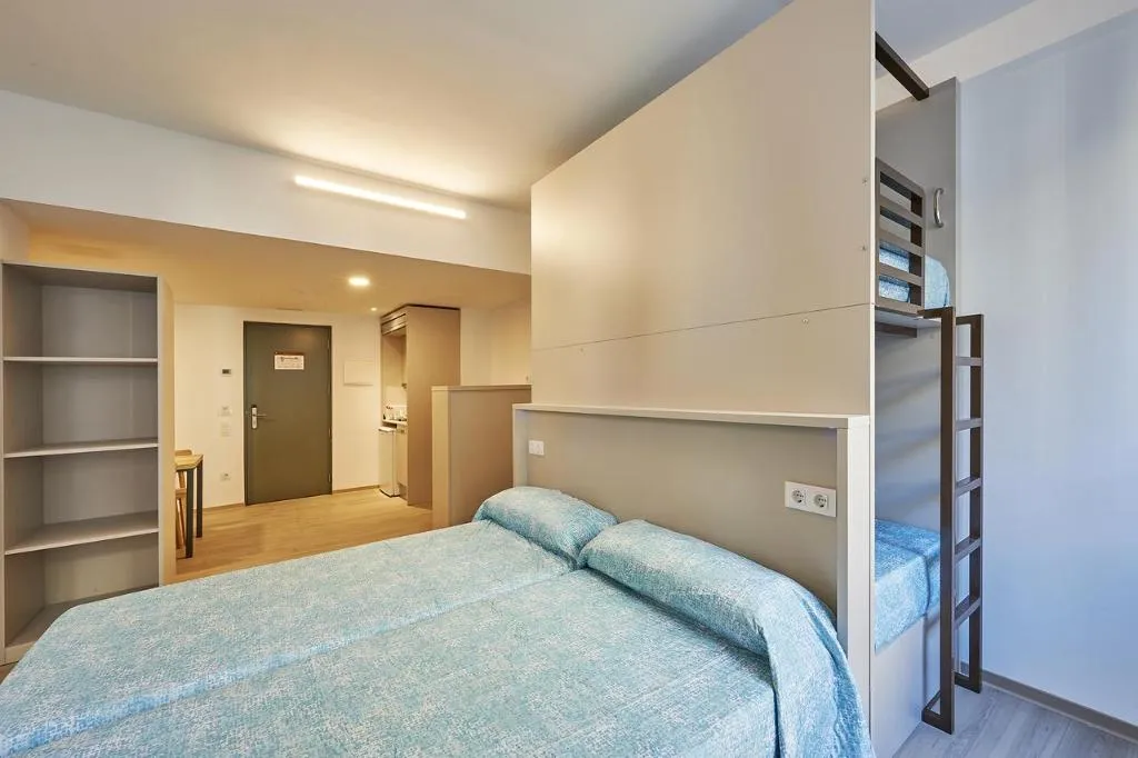 FAMILY ROOM CAPACITY 4 Room, Alberg Abat Oliba, Barcelona