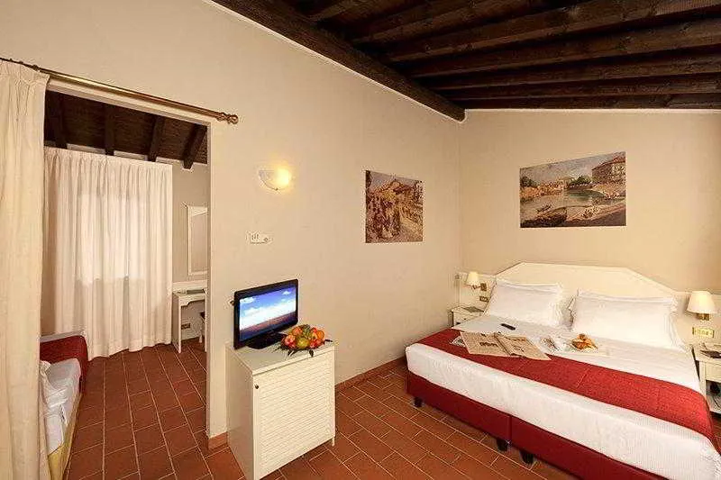 Room, Excel Naviglio Milano (Closed), Milan