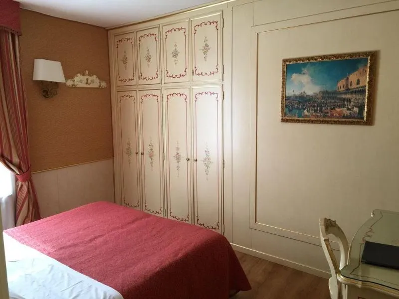 General view, Arlecchino, Venice