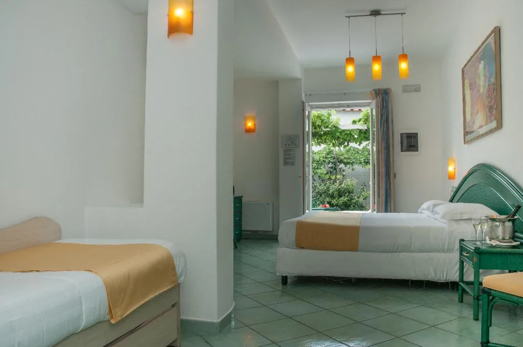 TRIPLE STANDARD Room, Borgo Romantica Resort & SPA, Naples
