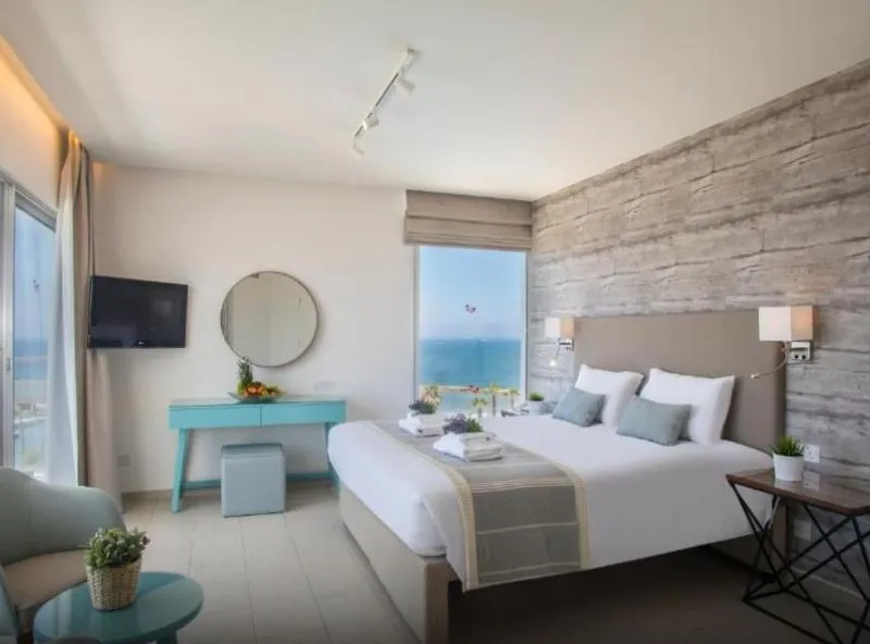 SUITE HONEYMOON Room, Leonardo Plaza Cypria Maris Beach Hotel & Spa, Cyprus