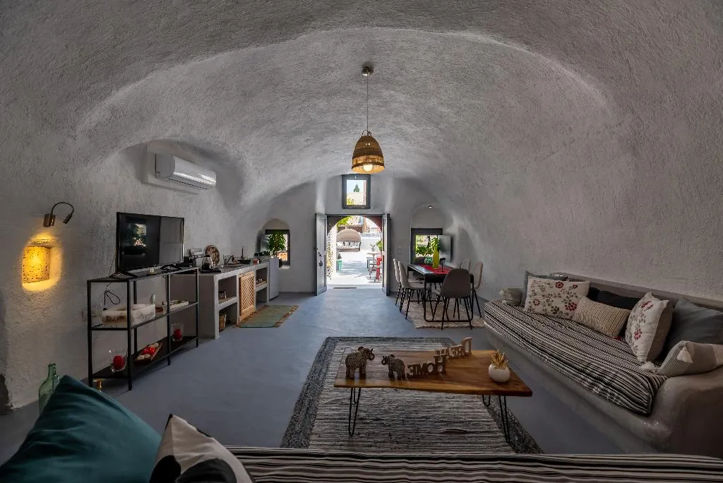 VILLA LUXURY TWO BEDROOMS Room, 1812 Caves 'n Mansion, Santorini