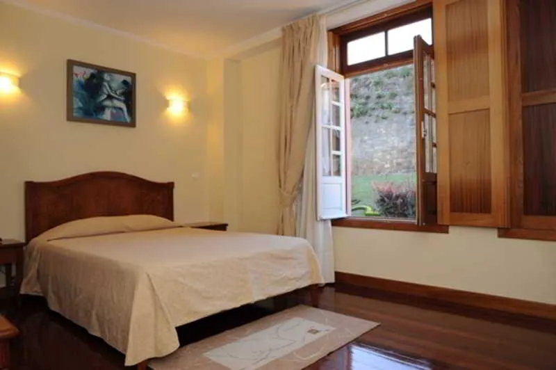 Room, Aj, Porto