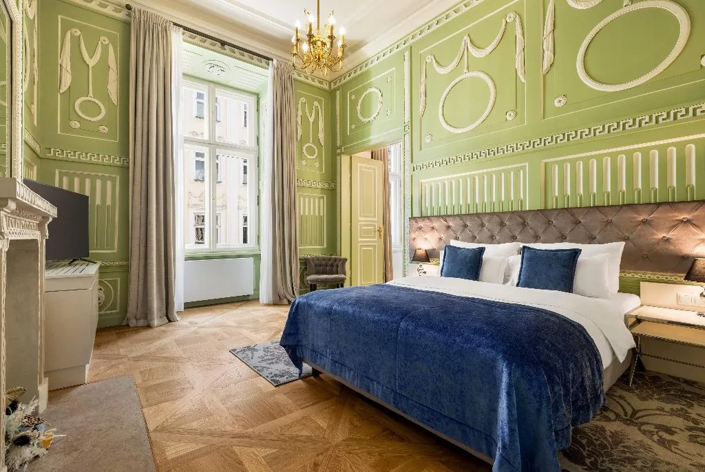 SUITE DELUXE Room, Wyndham Grand Krakow Old Town, Krakow