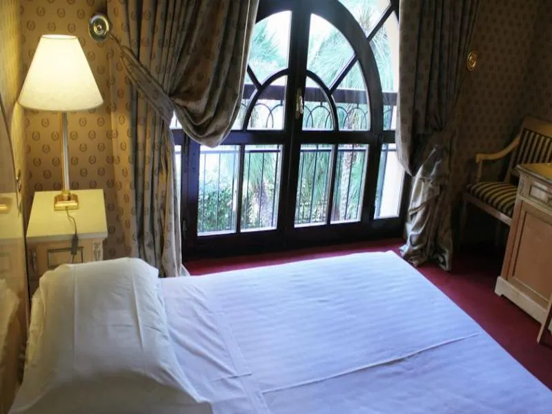 Room, Albani Firenze, Florence