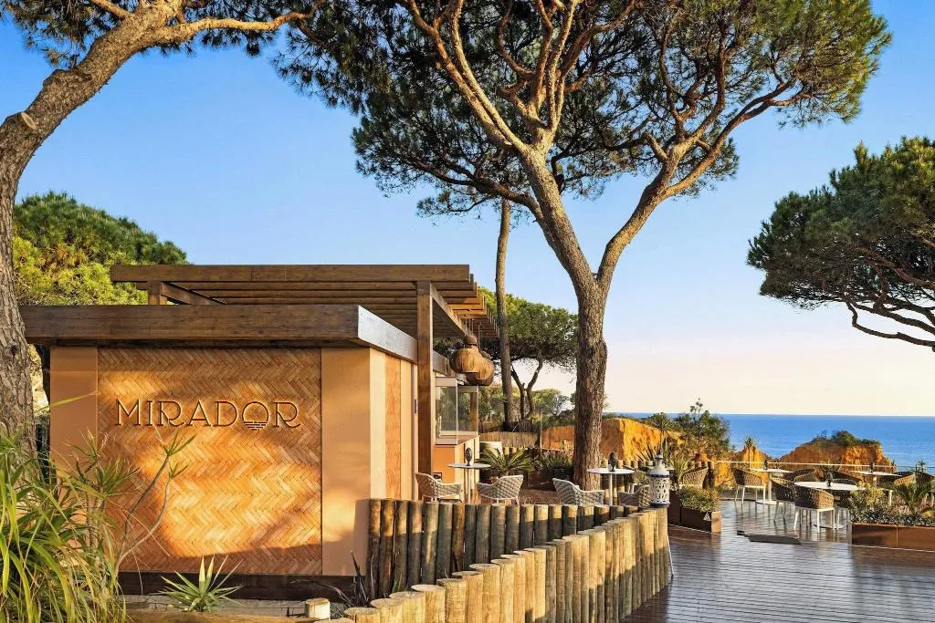 Bar, Pine Cliffs Ocean Suites, Algarve