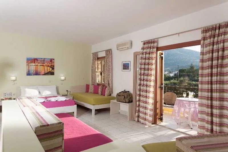 STUDIO CAPACITY 4 Room, Latania Studios & Apartments, Crete
