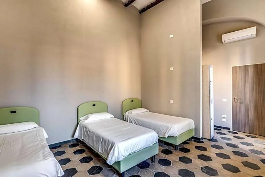 Bed in dormitory MALE ROOM Room, Borgo Ripa Urban Travel, Rome