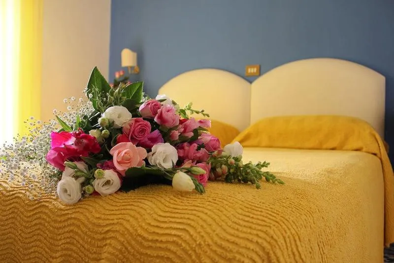 Room, Grand Hotel Hermitage, Naples