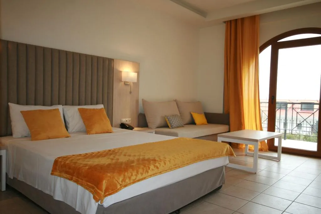 TRIPLE SUPERIOR Room, Aristoteles Holiday Resort & Spa, Thessaloniki