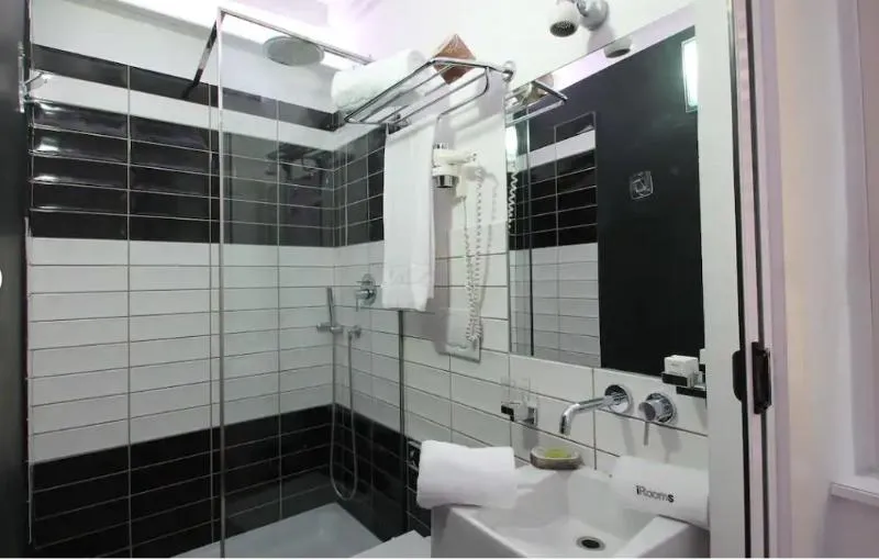 DOUBLE ECONOMY Room, iRooms Spanish Steps, Rome