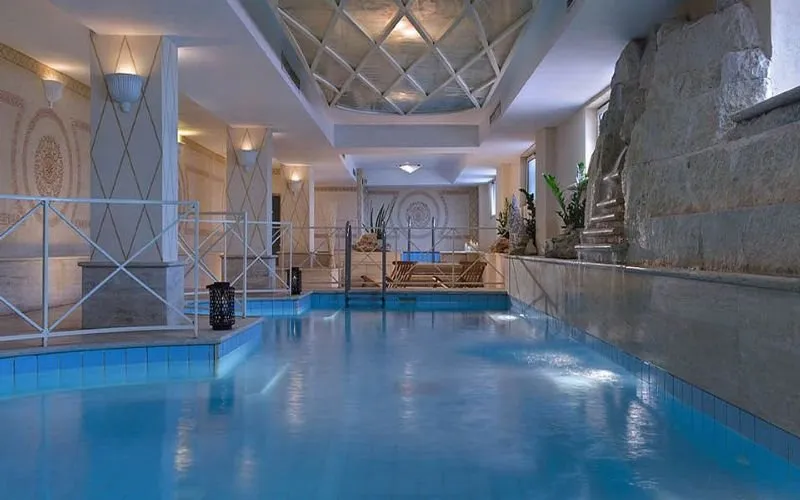 Pool, Miramare e Castello, Naples