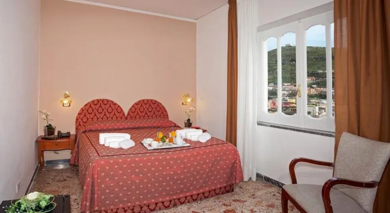 TWIN STANDARD Room, Caruso, Naples