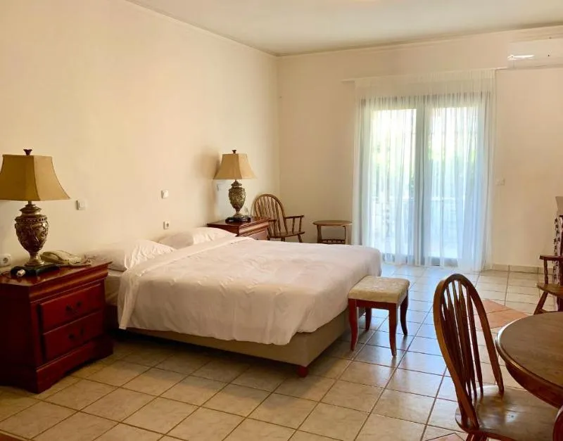 STUDIO CAPACITY 3 Room, Messina Resort Hotel, Athens