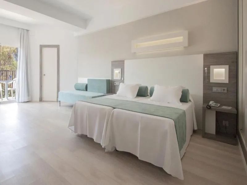 Room, FERGUS Bermudas, Majorca