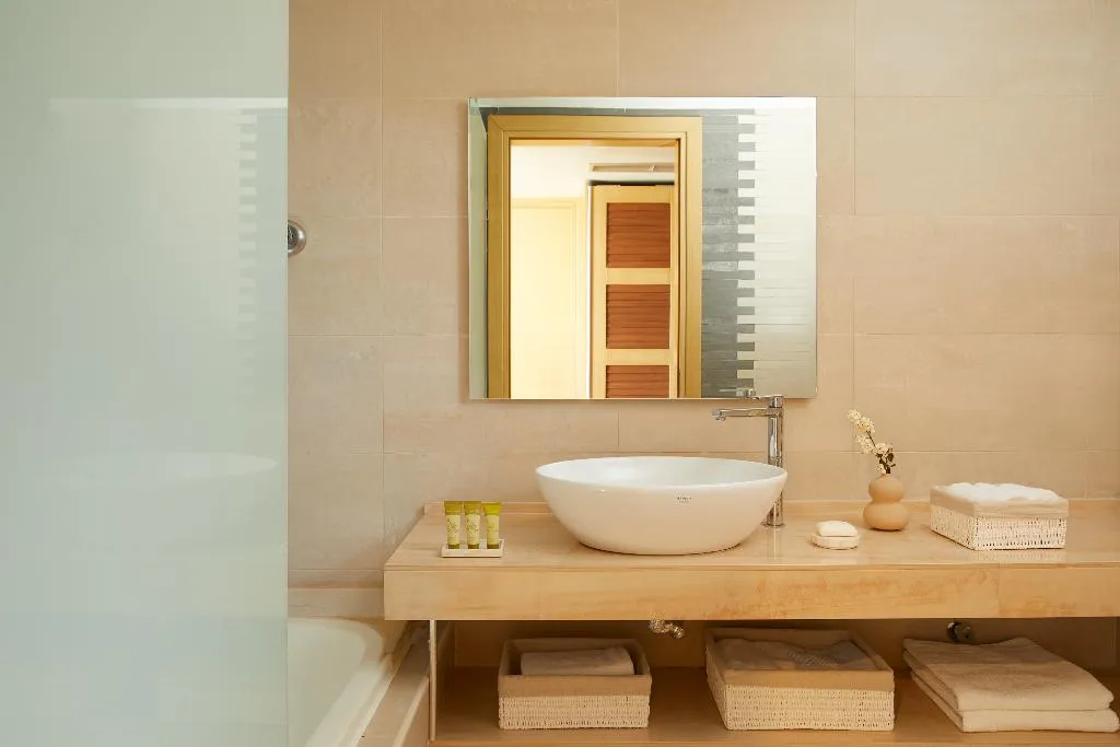 Double or Twin GARDEN VIEW Room, Istion Club & Spa, Thessaloniki