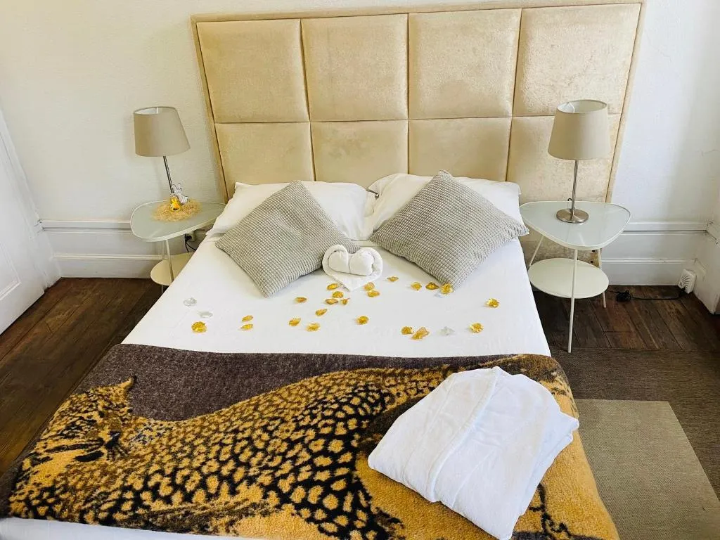 DOUBLE SUPERIOR WITH BALCONY Room, WW Hostel & Suites, Porto