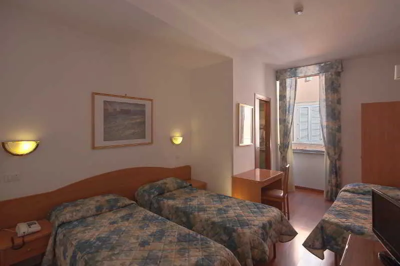 TRIPLE STANDARD Room, Tirreno, Rome