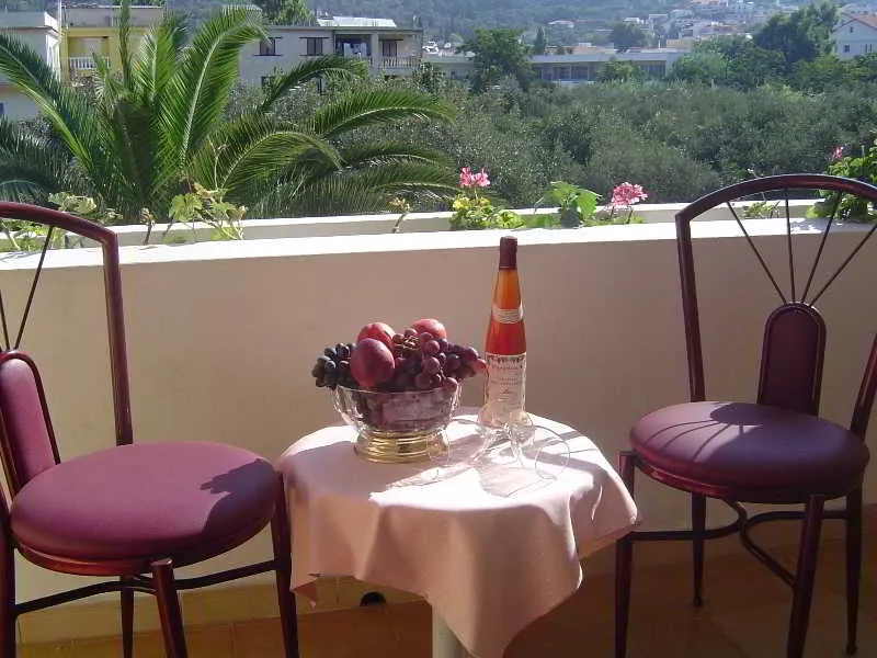 Room, Paradise, Samos