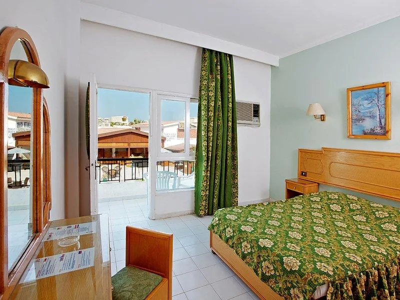 SINGLE POOL VIEW Room, Sand Beach, Red Sea Riviera