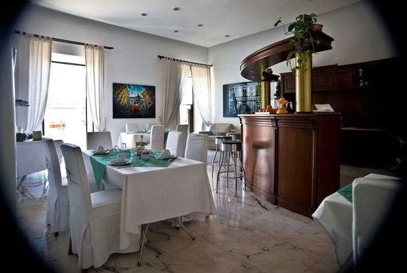 Bar, Palazzo Ruffo di Bagnara, Naples