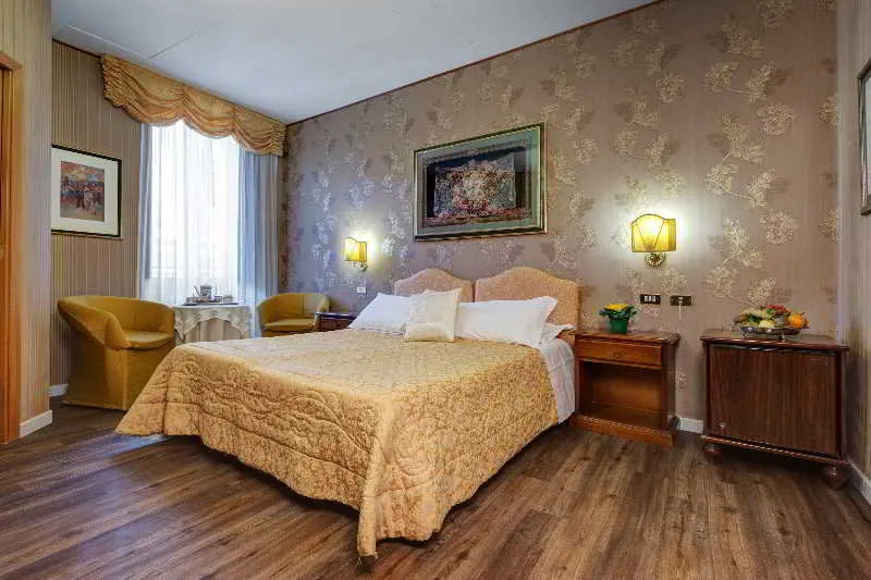 Room, Hotel Residenza In Farnese, Rome