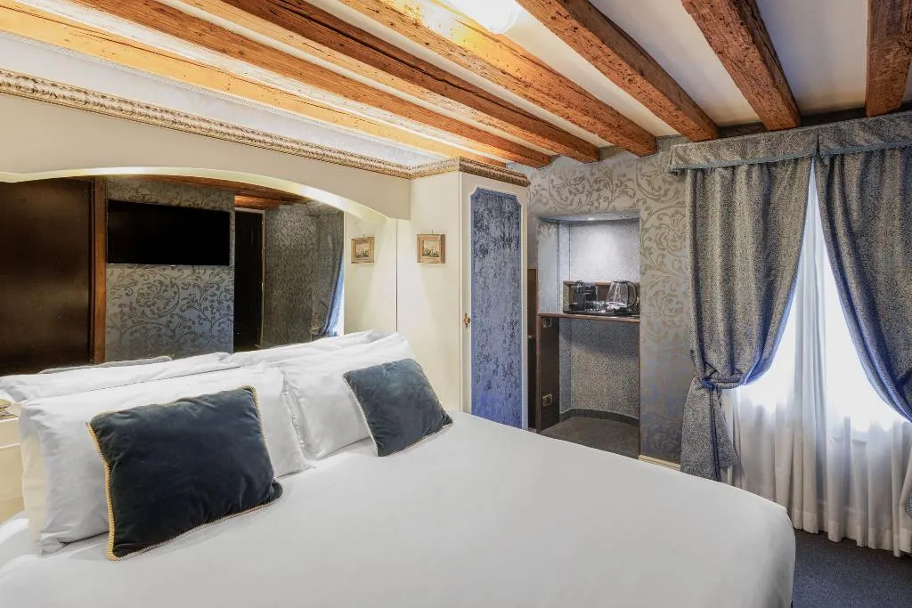 DOUBLE STANDARD Room, Palazzo Paruta, Venice