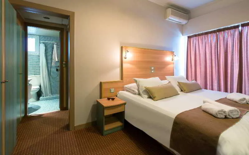 Room, Phoenix, Zante