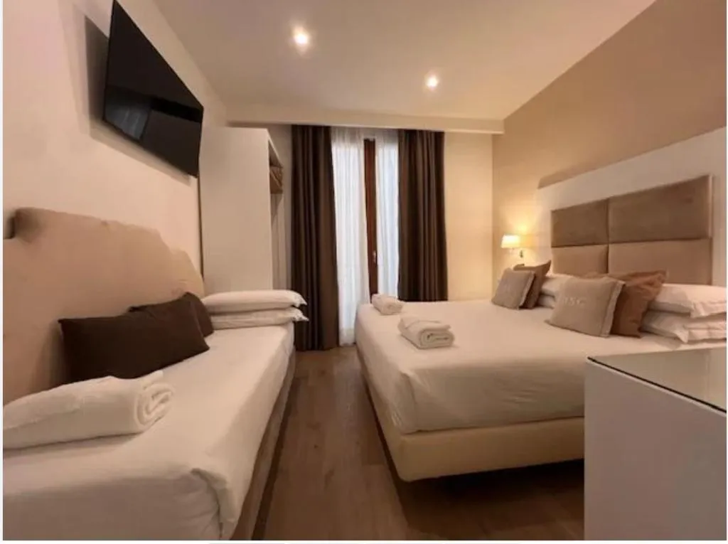 TRIPLE STANDARD Room, Sorrento City, Naples