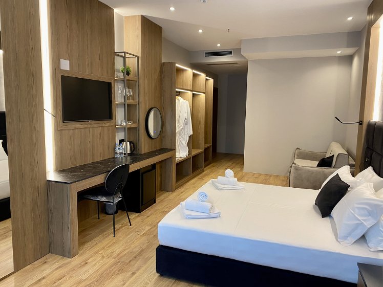 Elmar Hotel, Kavaje
