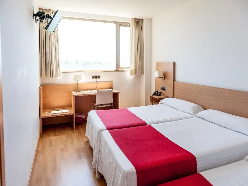 TRIPLE STANDARD Room, Bag, Valencia