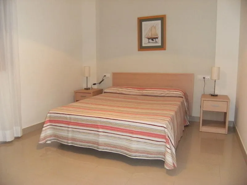 APARTMENT CAPACITY 6 TWO BEDROOMS Room, Mestral, Costa Brava