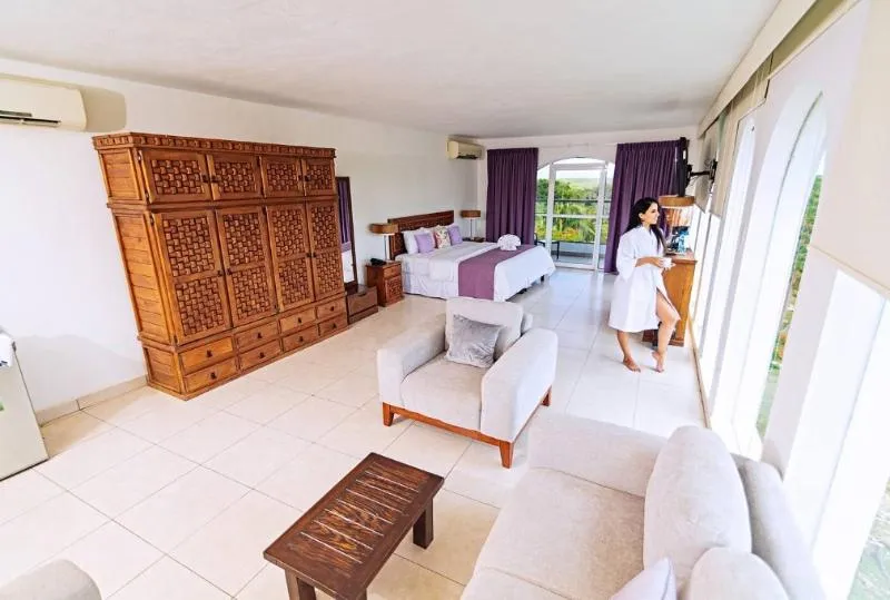 SUITE DELUXE KING BED Room, Uxmal Resort Maya, Cancun Area