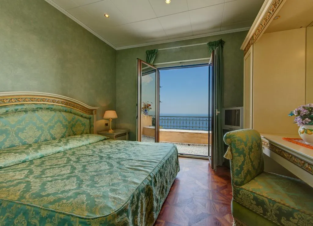 JUNIOR SUITE STANDARD Room, Villa Riis, Taormina
