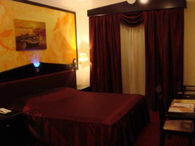 Room, Gulf Pearl, Dubai