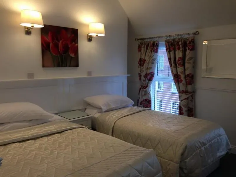 Room, Dergvale, Dublin