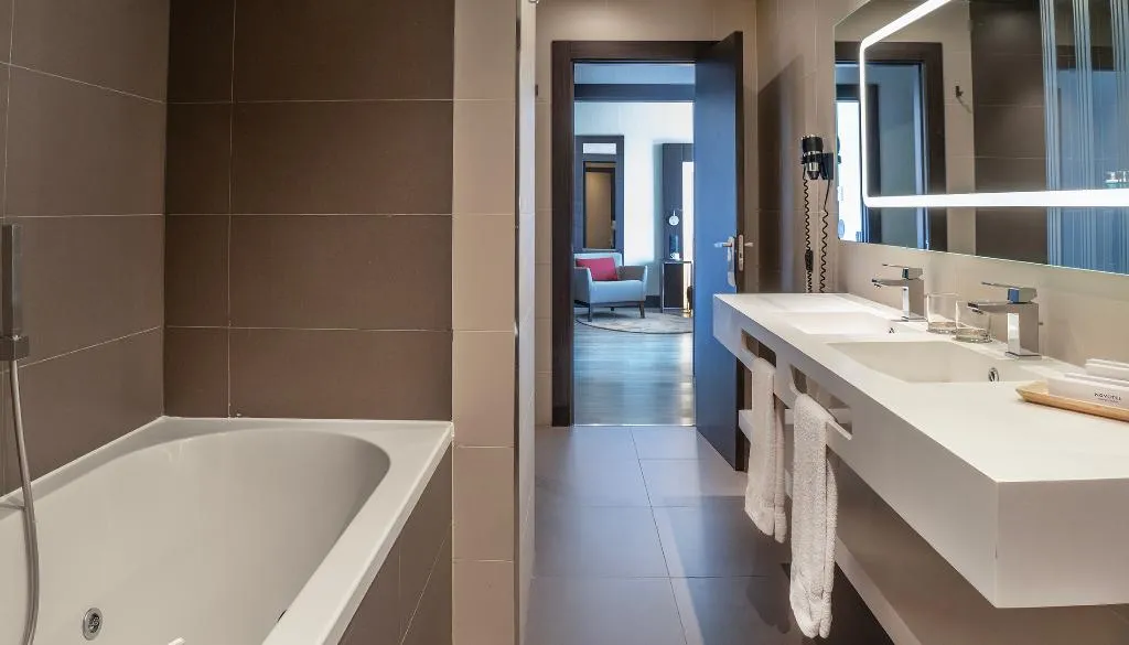 SUITE SUPERIOR KING BED Room, Novotel Madrid Center, Madrid