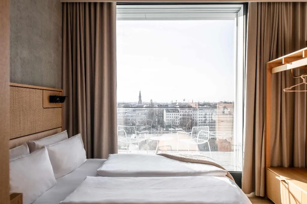 SUITE RIVER VIEW Room, Locke at East Side Gallery, Friedrichshain, Berlin